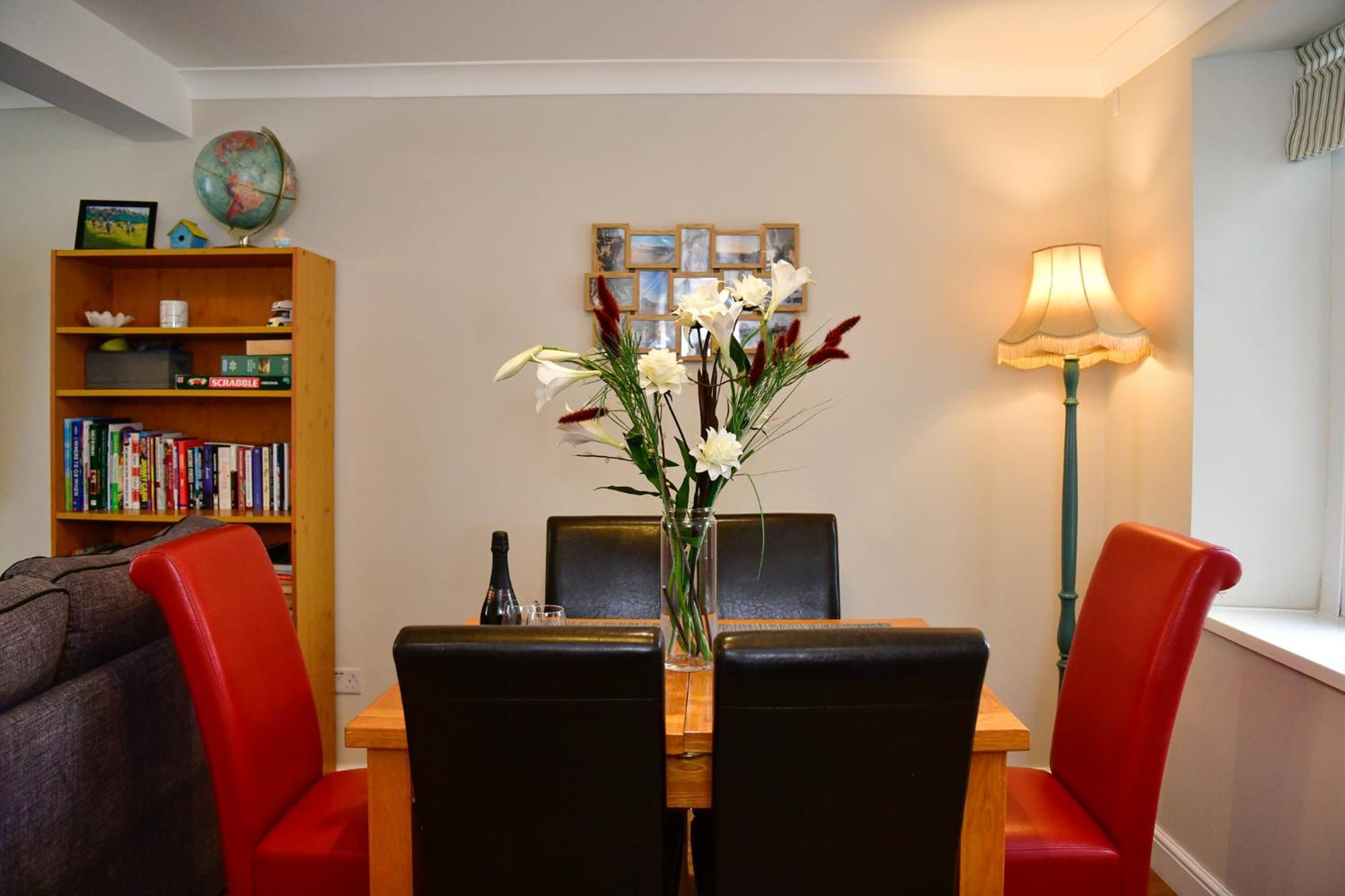 Free Parking - Heart Of The City - Superb Townhouse & Garden - Peaceful Area But Only 5Min Walk To Beach, Shops, Bars, Arena, Marina, Parks 斯旺西 外观 照片