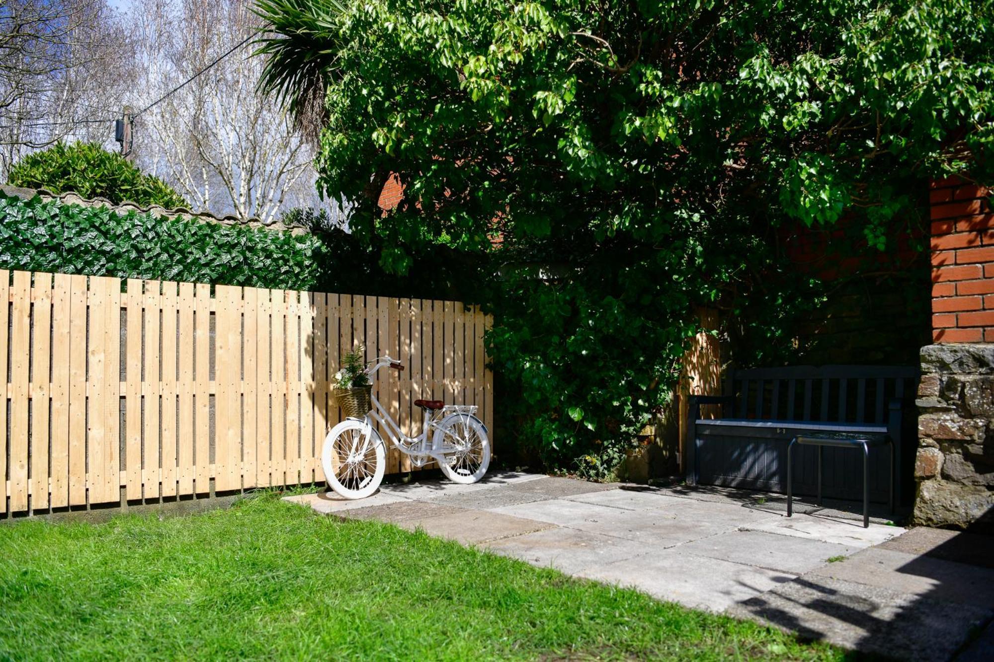 Free Parking - Heart Of The City - Superb Townhouse & Garden - Peaceful Area But Only 5Min Walk To Beach, Shops, Bars, Arena, Marina, Parks 斯旺西 外观 照片